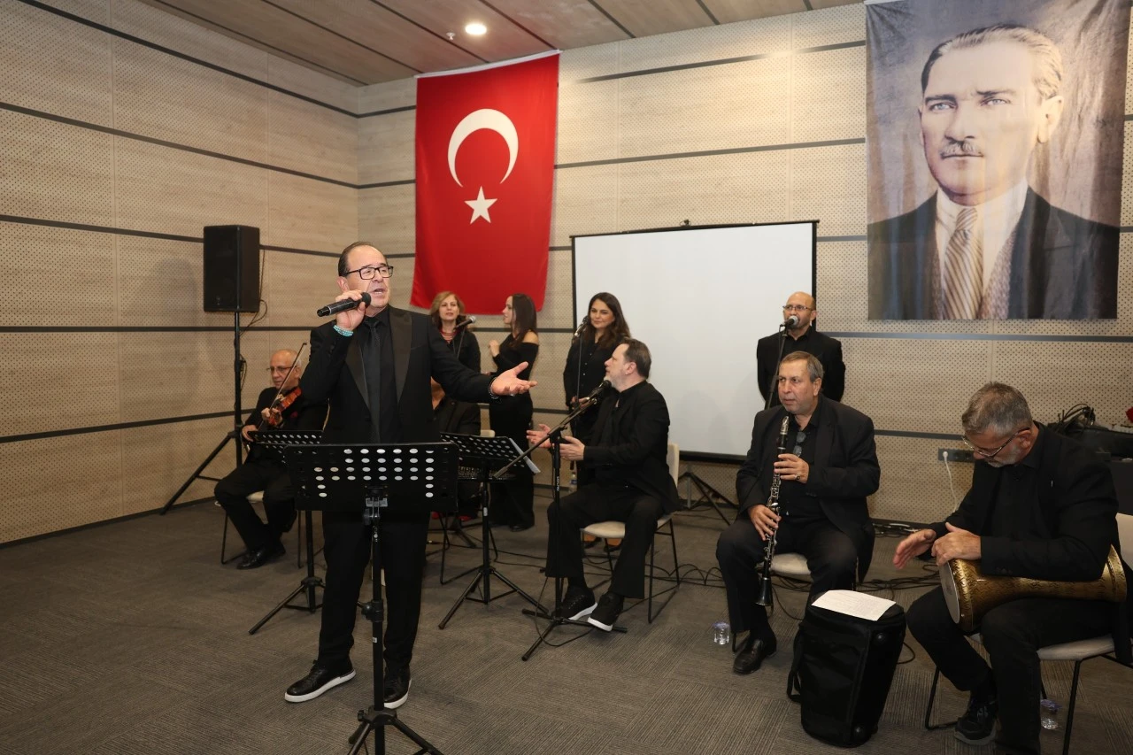 Osmangazi'de BAREM sakinleri Dünya Yaşlılar Günü'nü şarkılarla kutladı