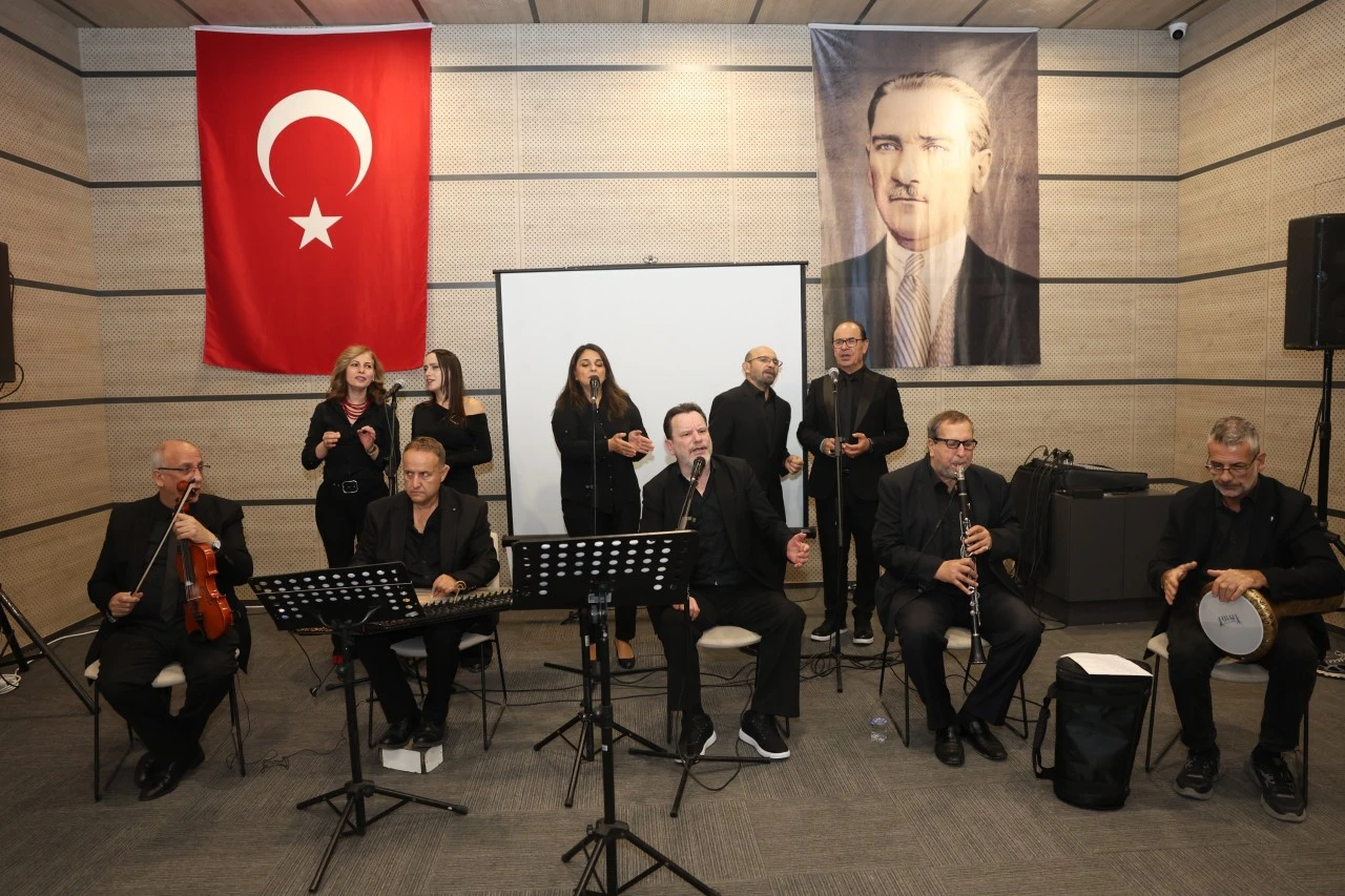 Osmangazi'de BAREM sakinleri Dünya Yaşlılar Günü'nü şarkılarla kutladı