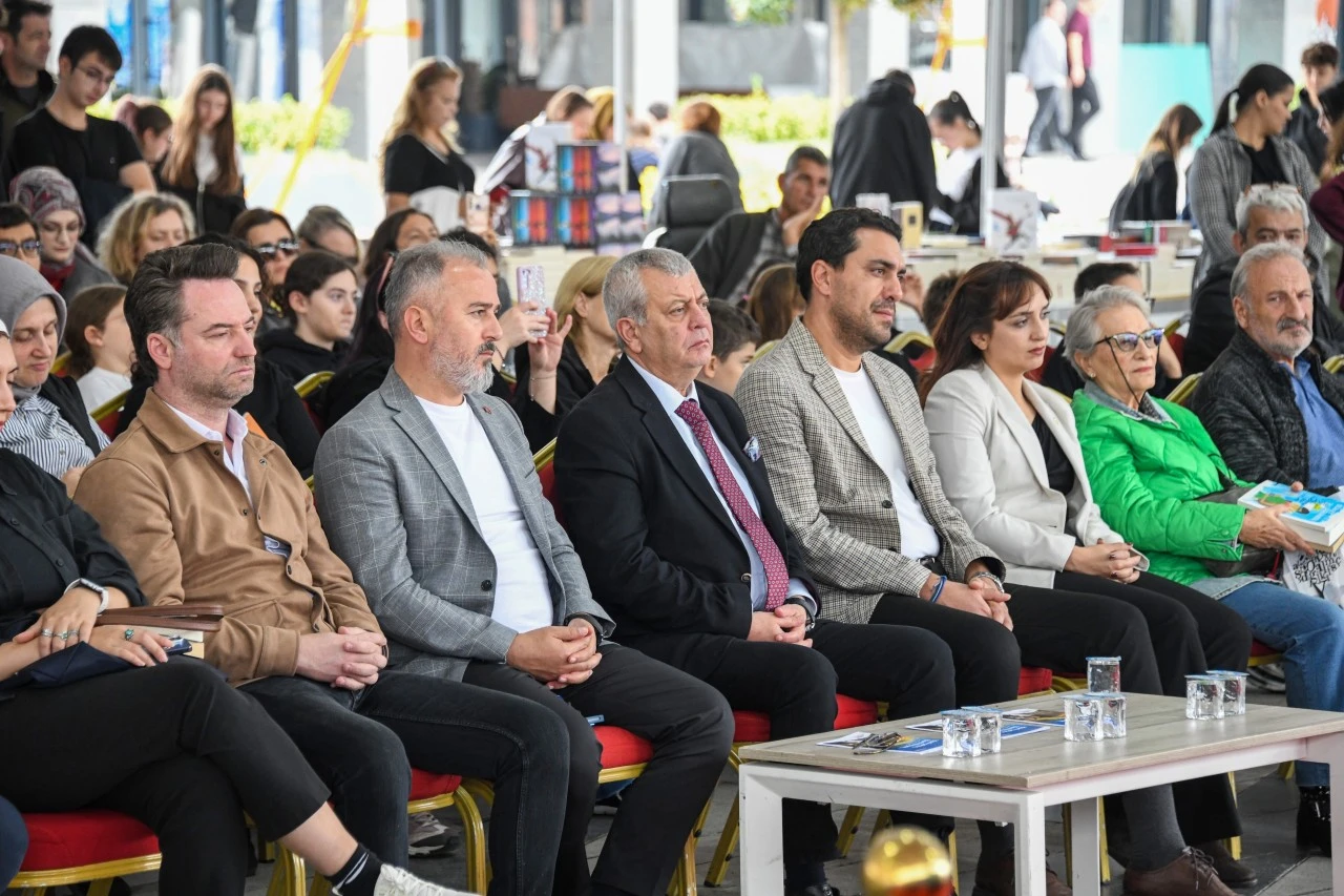 Osmangazi’de okurlar yazarlarla buluşmaya devam ediyor