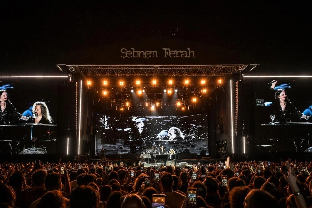 Şebnem Ferah'tan muhteşem performans