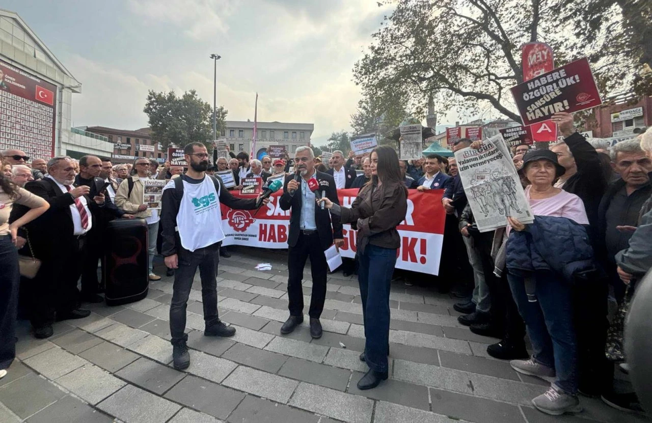 Bursa’da gazeteciler Şehreküstü Meydanı'ndan seslendi: Halkın haber alma hakkını savunuyoruz