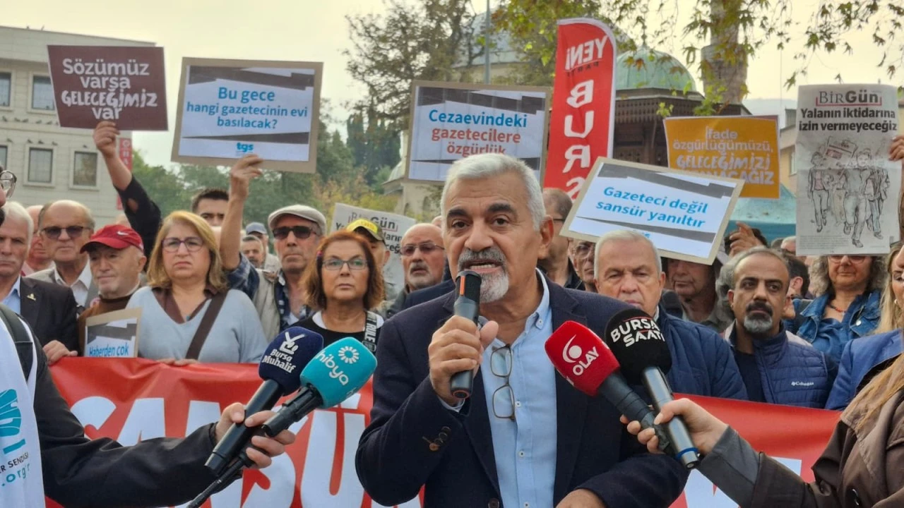 Bursa’da gazeteciler Şehreküstü Meydanı'ndan seslendi: Halkın haber alma hakkını savunuyoruz