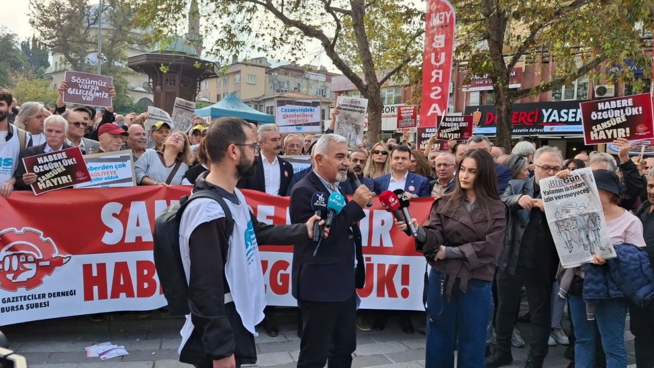 Bursa’da gazeteciler Şehreküstü Meydanı'ndan seslendi: Halkın haber alma hakkını savunuyoruz
