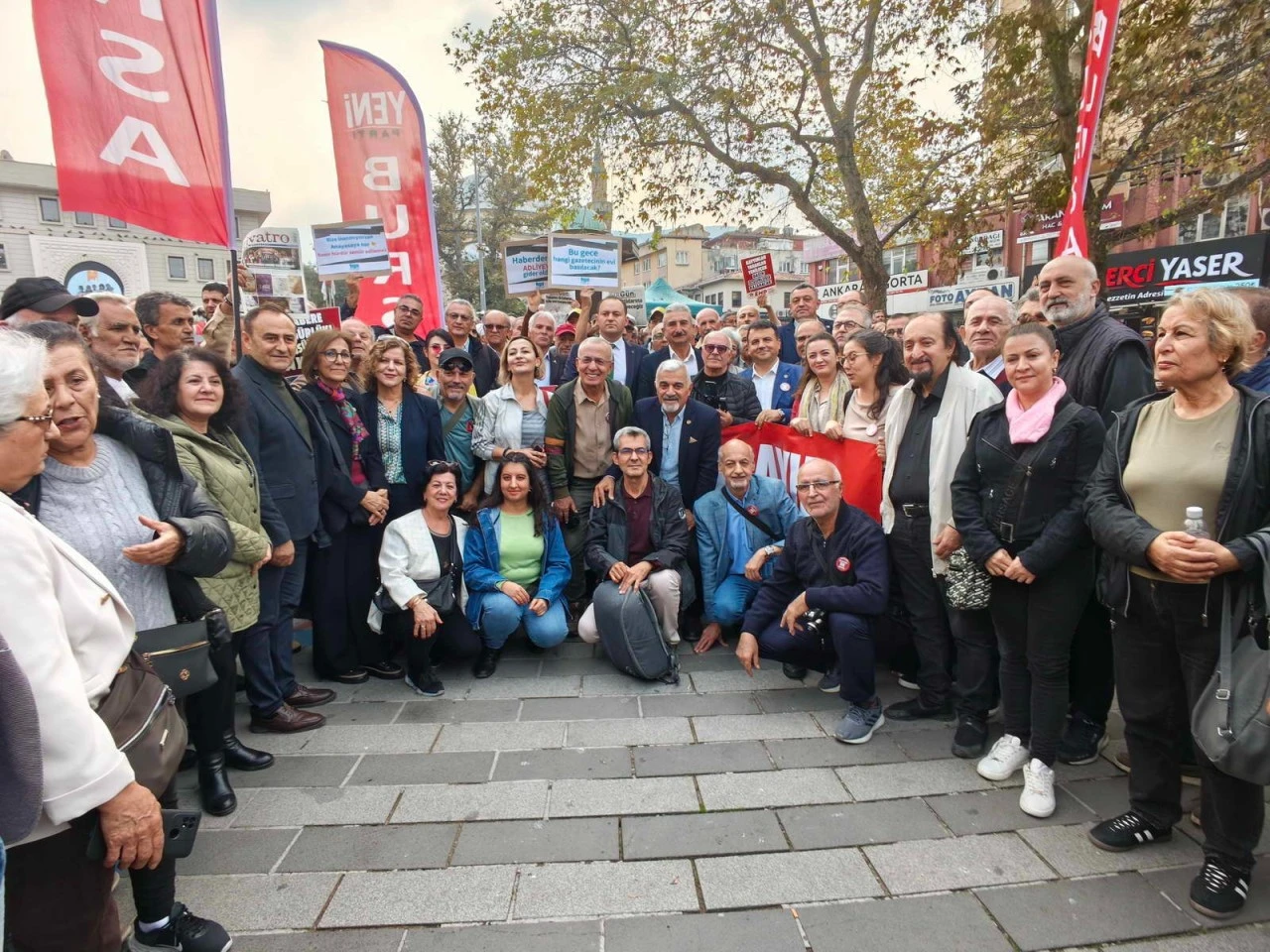 Bursa’da gazeteciler Şehreküstü Meydanı'ndan seslendi: Halkın haber alma hakkını savunuyoruz