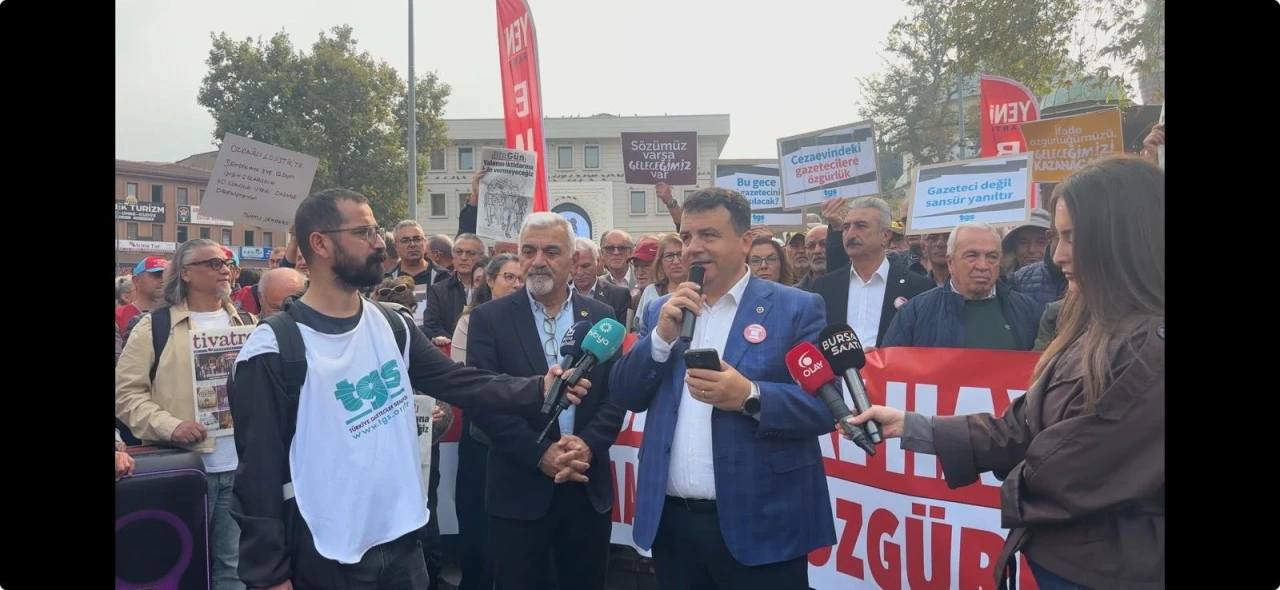 Bursa’da gazeteciler Şehreküstü Meydanı'ndan seslendi: Halkın haber alma hakkını savunuyoruz