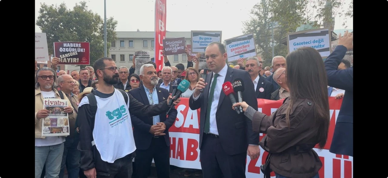 Bursa’da gazeteciler Şehreküstü Meydanı'ndan seslendi: Halkın haber alma hakkını savunuyoruz