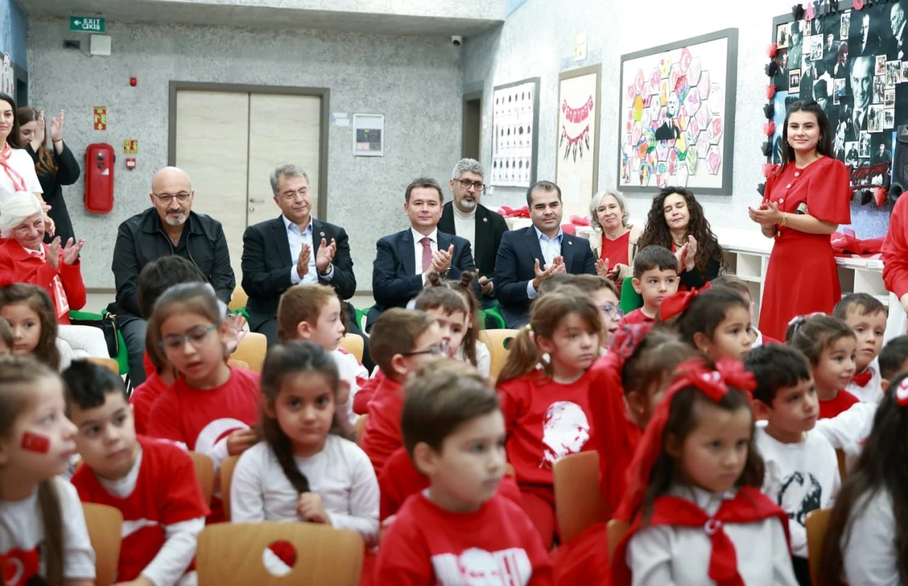 Osmangazi Belediyesi'nin kreşlerinde Cumhuriyet coşkusu