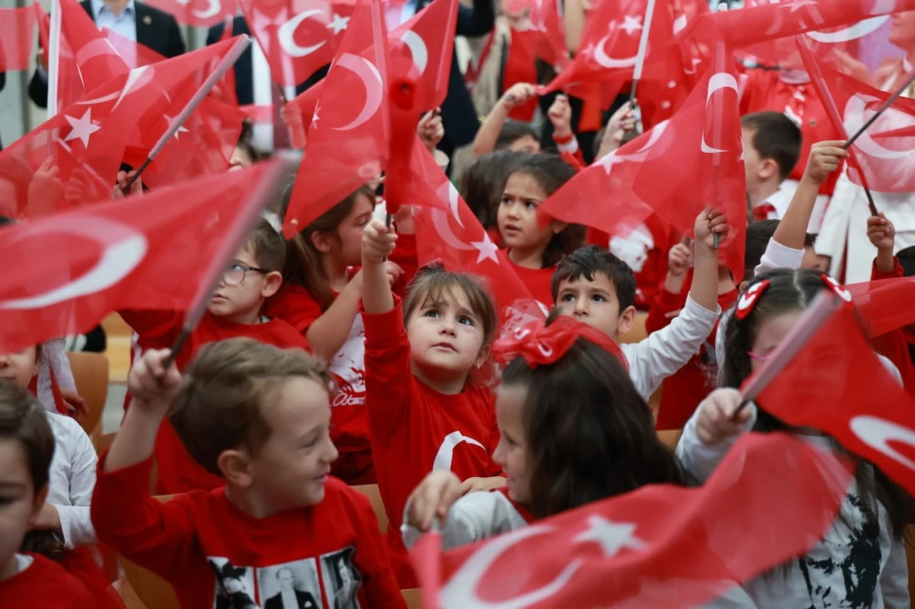 Osmangazi Belediyesi'nin kreşlerinde Cumhuriyet coşkusu
