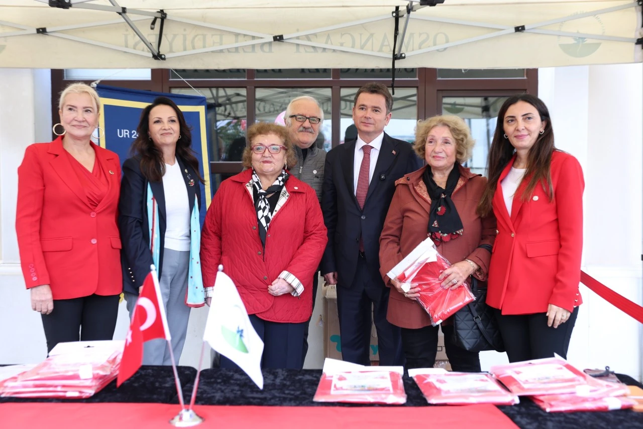Osmangazi&rsquo;de eskiyen bayraklar yenileriyle değiştirildi
