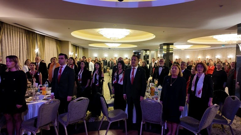 Gemlik'te Cumhuriyet Bayramı balo ile kutlandı