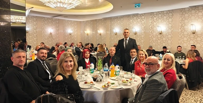 Gemlik'te Cumhuriyet Bayramı balo ile kutlandı