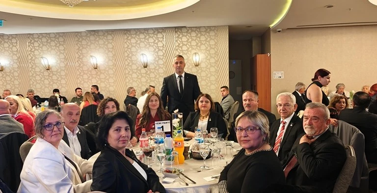 Gemlik'te Cumhuriyet Bayramı balo ile kutlandı