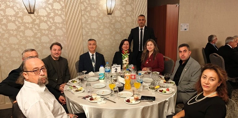 Gemlik'te Cumhuriyet Bayramı balo ile kutlandı