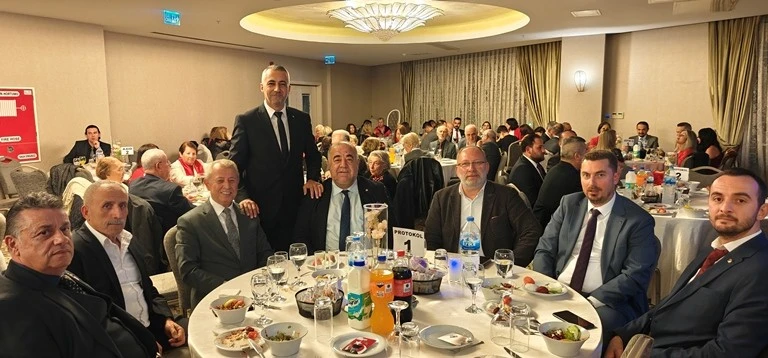 Gemlik'te Cumhuriyet Bayramı balo ile kutlandı