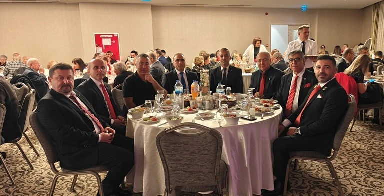 Gemlik'te Cumhuriyet Bayramı balo ile kutlandı