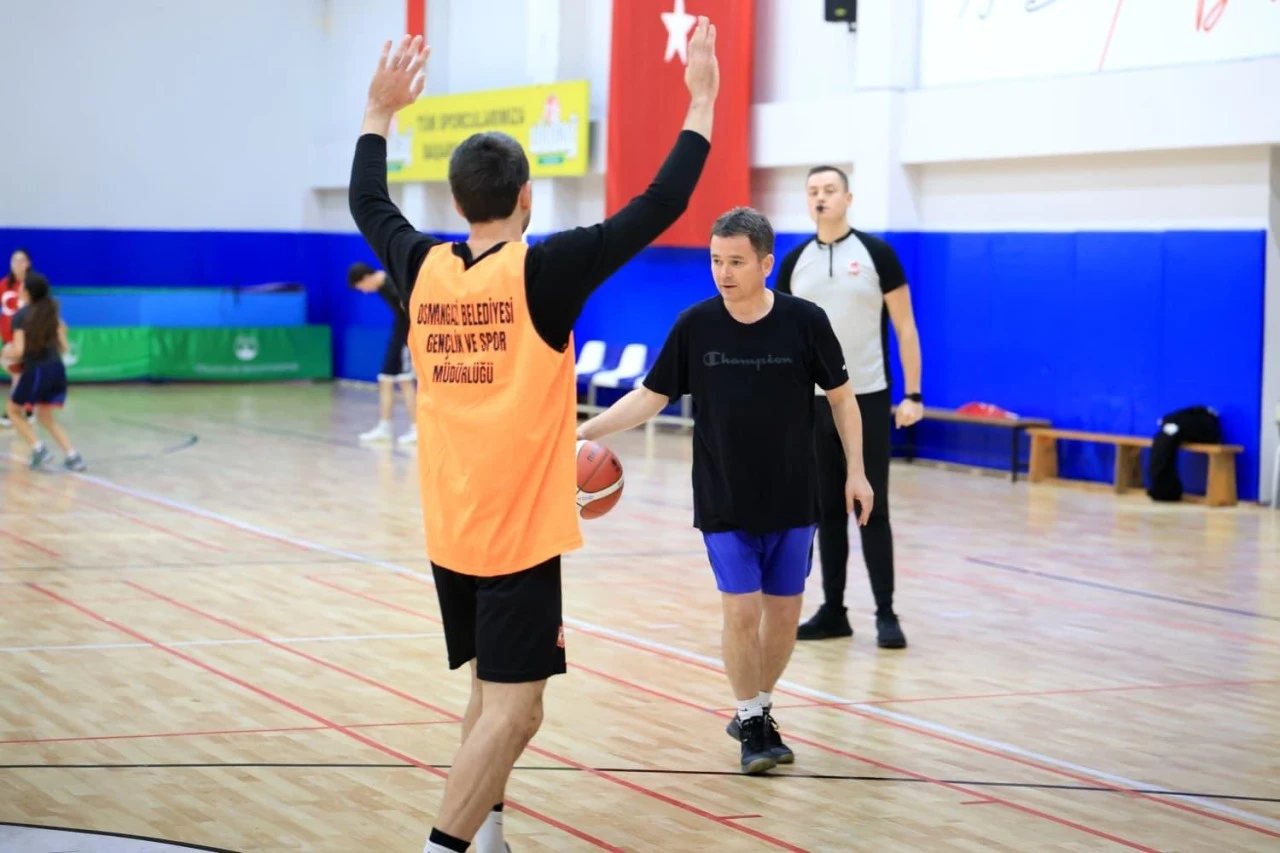 Osmangazi’de sporcular Cumhuriyet için ter döktü