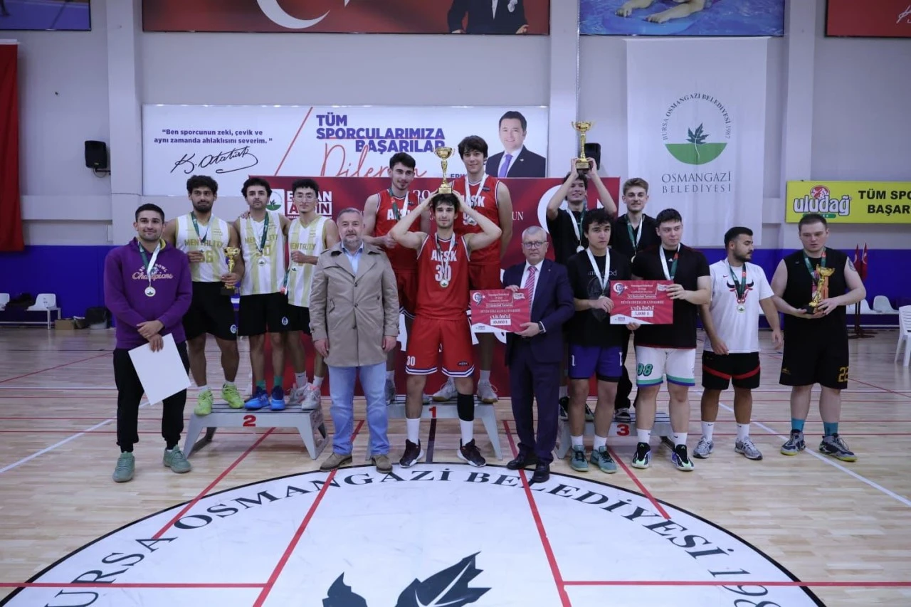 Osmangazi’de sporcular Cumhuriyet için ter döktü