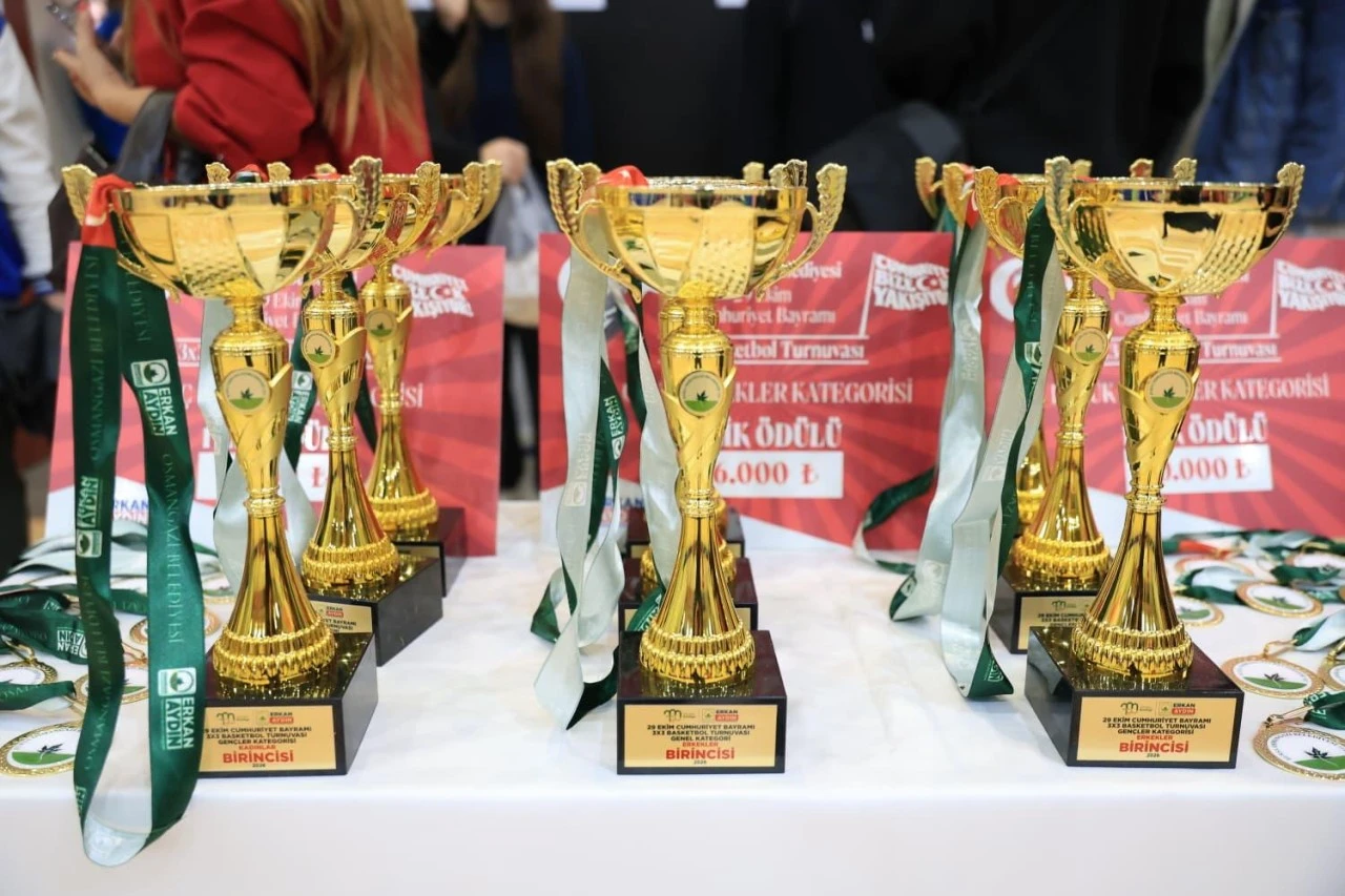 Osmangazi’de sporcular Cumhuriyet için ter döktü