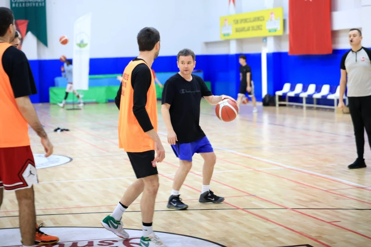 Osmangazi’de sporcular Cumhuriyet için ter döktü