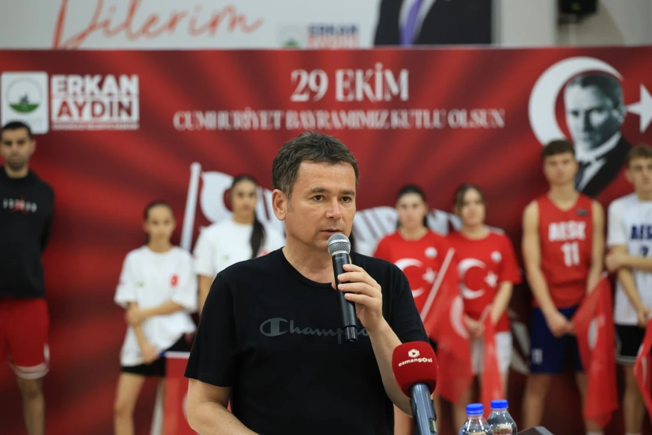Osmangazi’de sporcular Cumhuriyet için ter döktü
