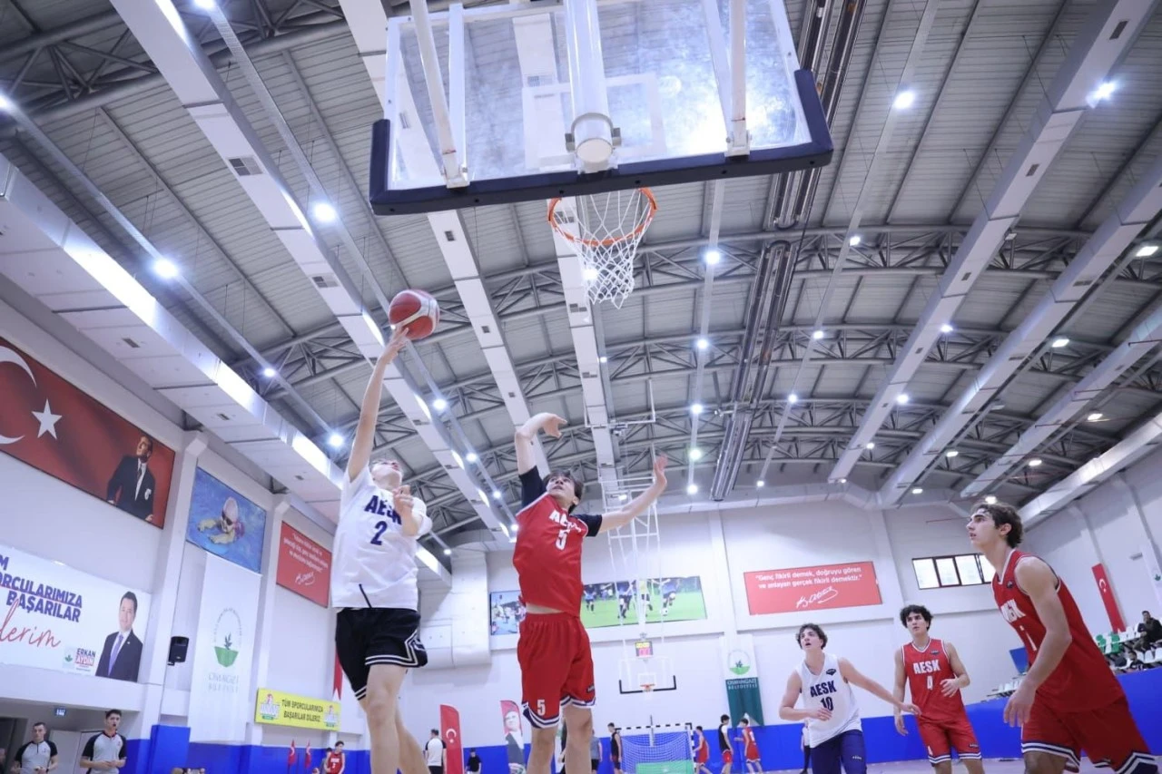 Osmangazi’de sporcular Cumhuriyet için ter döktü