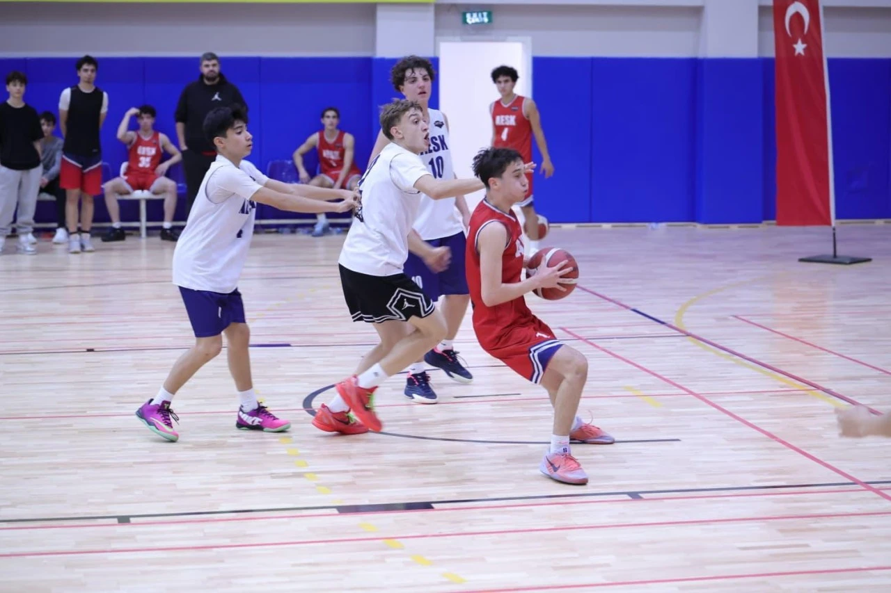 Osmangazi’de sporcular Cumhuriyet için ter döktü