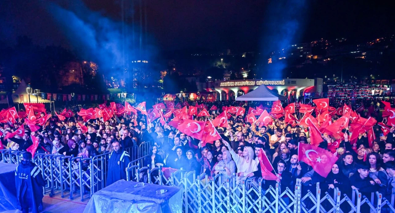Cumhuriyet ritminde Bursa tek yürek