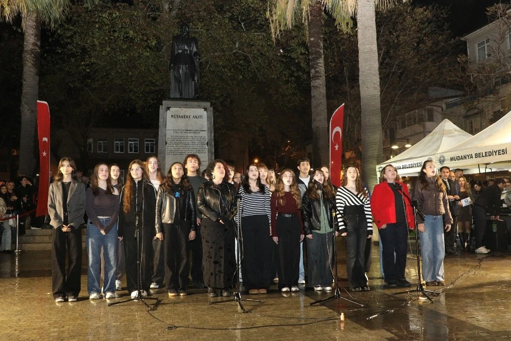 Mudanya'da denizden karaya Cumhuriyet Bayramı kutlamaları