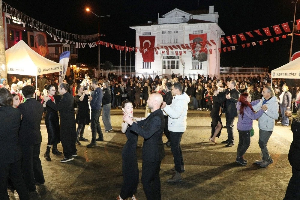Mudanya'da denizden karaya Cumhuriyet Bayramı kutlamaları
