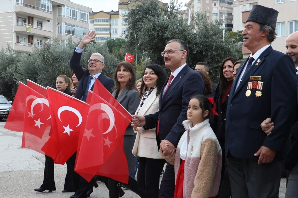 Mudanya'da denizden karaya Cumhuriyet Bayramı kutlamaları