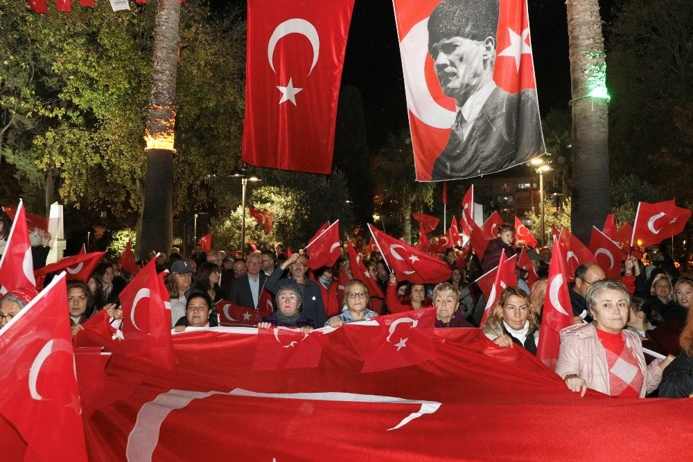 Mudanya'da denizden karaya Cumhuriyet Bayramı kutlamaları