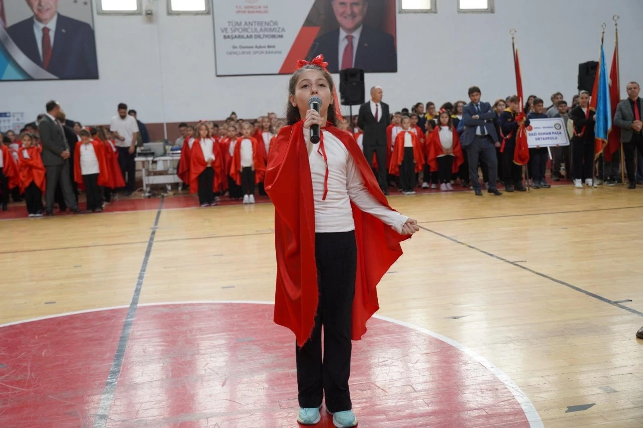 Orhangazi’de Cumhuriyet’in 103. yılına ay yıldızlı kutlama