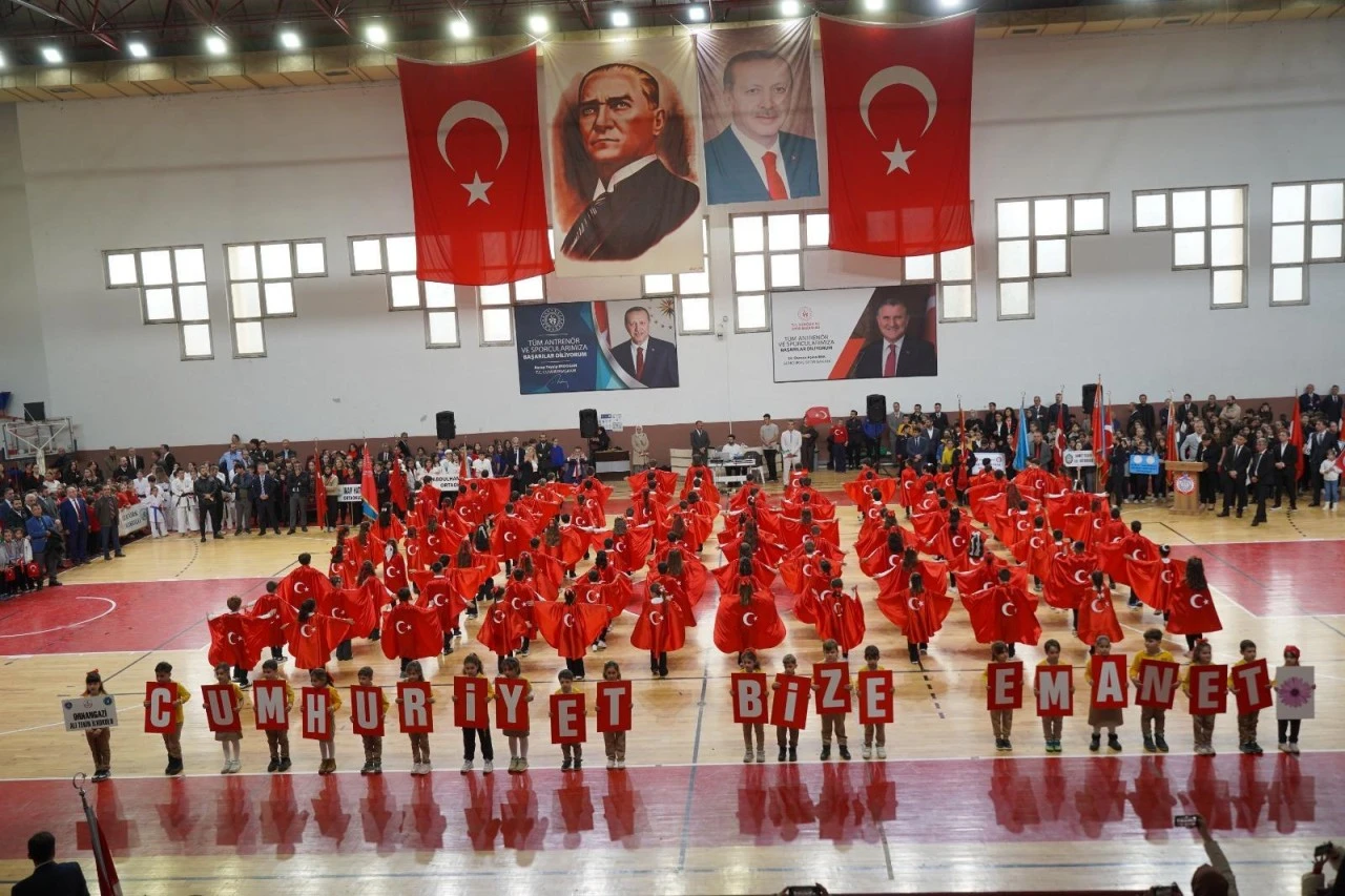 Orhangazi’de Cumhuriyet’in 103. yılına ay yıldızlı kutlama