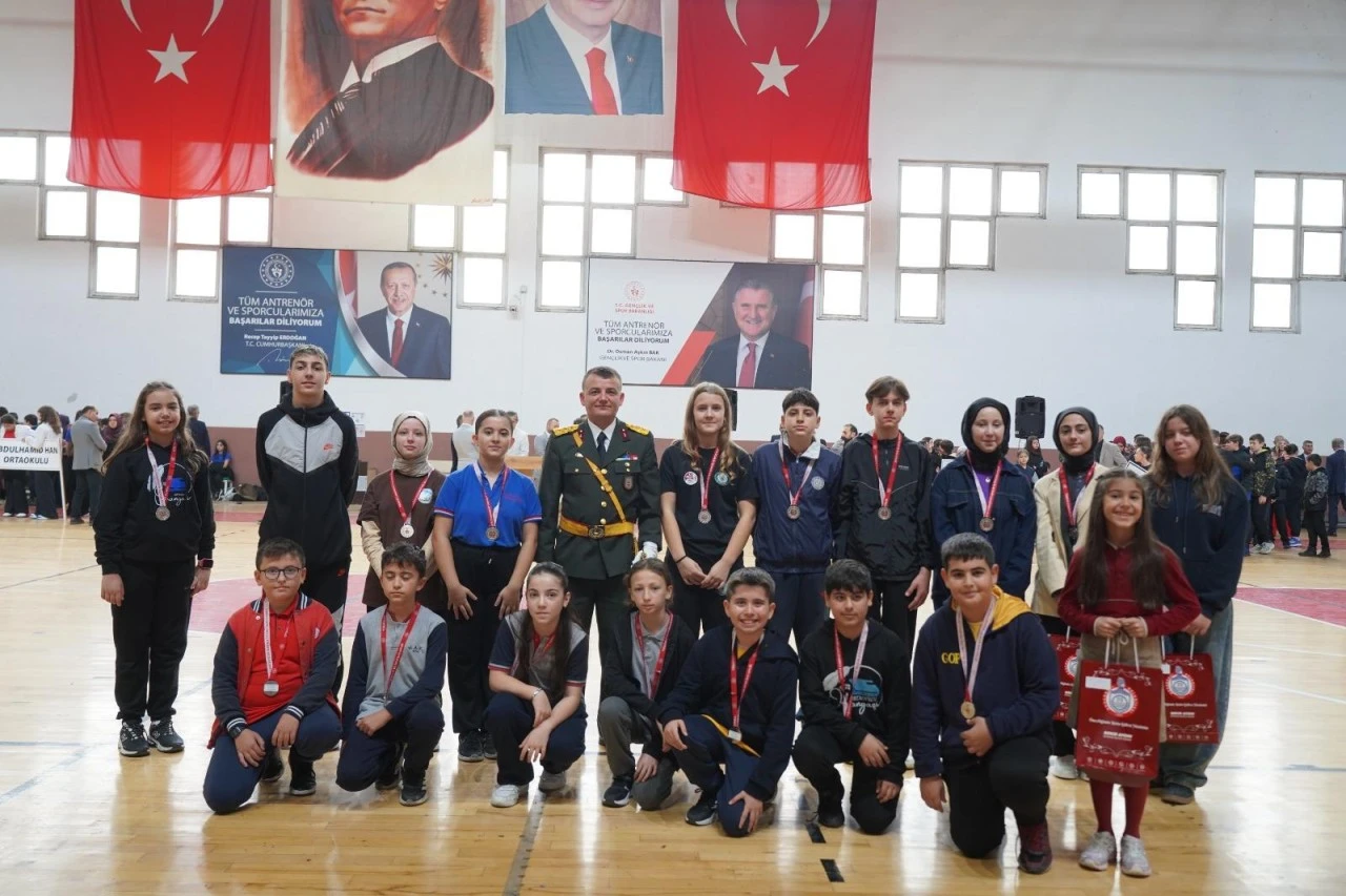 Orhangazi’de Cumhuriyet’in 103. yılına ay yıldızlı kutlama