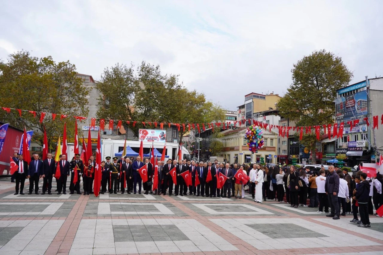 Orhangazi’de Cumhuriyet’in 103. yılına ay yıldızlı kutlama