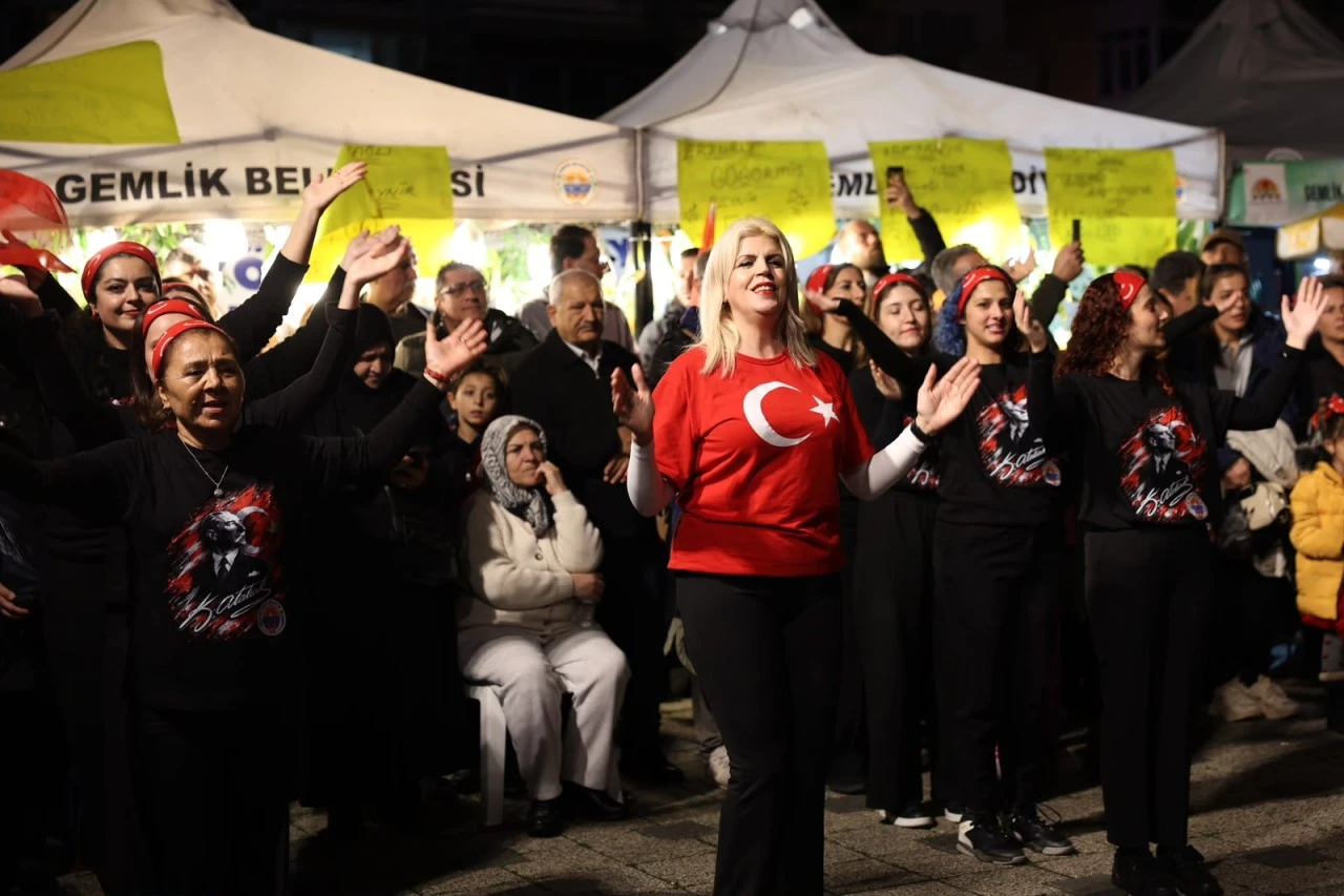 Gemlik’te Anadolu’nun renkleri Cumhuriyet coşkusuyla buluştu