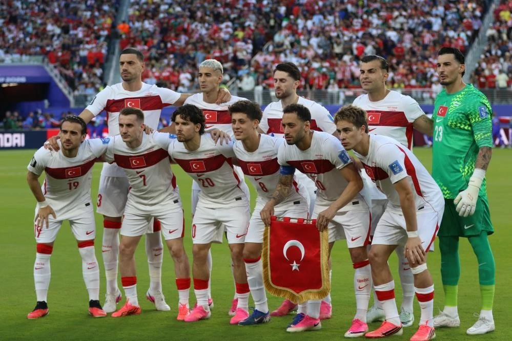 A Milli Futbol Takımı bizi gene &uuml;zd&uuml;!