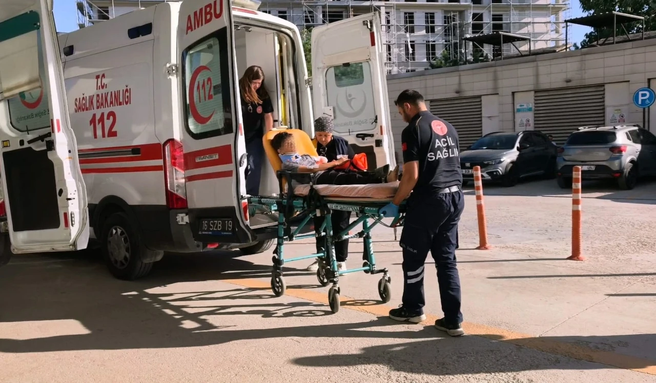 Eve girmek i&ccedil;in tırmandığı 2'nci kat balkonundan d&uuml;şerek yaralandı
