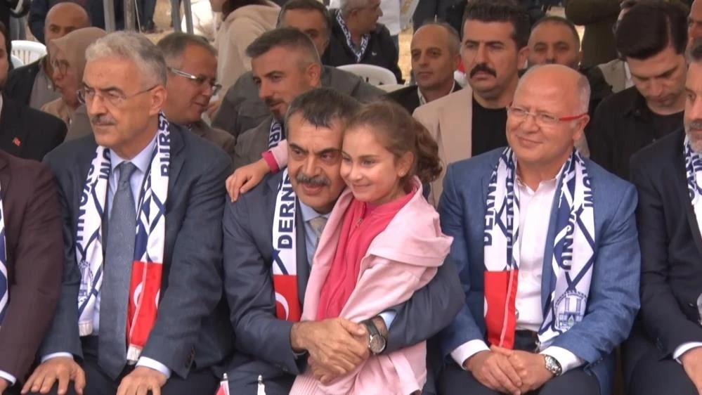 Bakan Yusuf Tekin Bursa&rsquo;da B&uuml;y&uuml;k Erzurum Yayla Şenliği&rsquo;ne katıldı