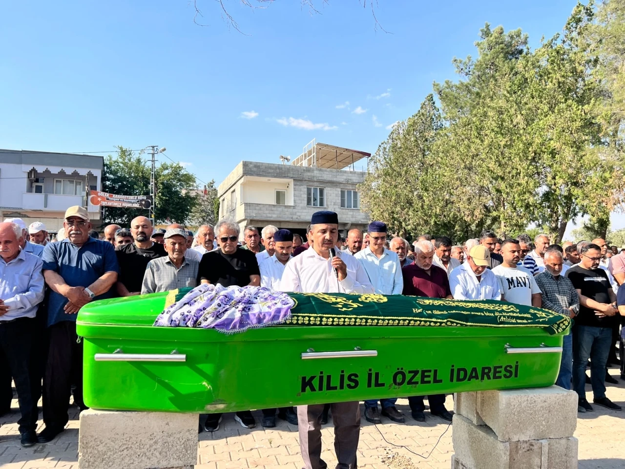 Boşanma aşamasındaki eşi tarafından &ouml;ld&uuml;r&uuml;len kadın son yolculuğuna uğurlandı