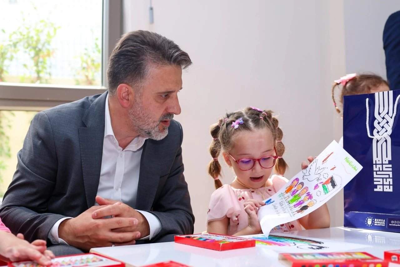 Bursa B&uuml;y&uuml;kşehir Başkan Vekili Biba, &ouml;ğrencilerin ilk ders heyecanına ortak oldu
