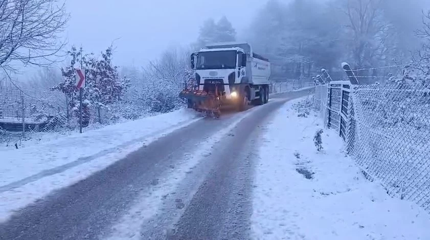 Bursa B&uuml;y&uuml;kşehir'den kar mesaisi