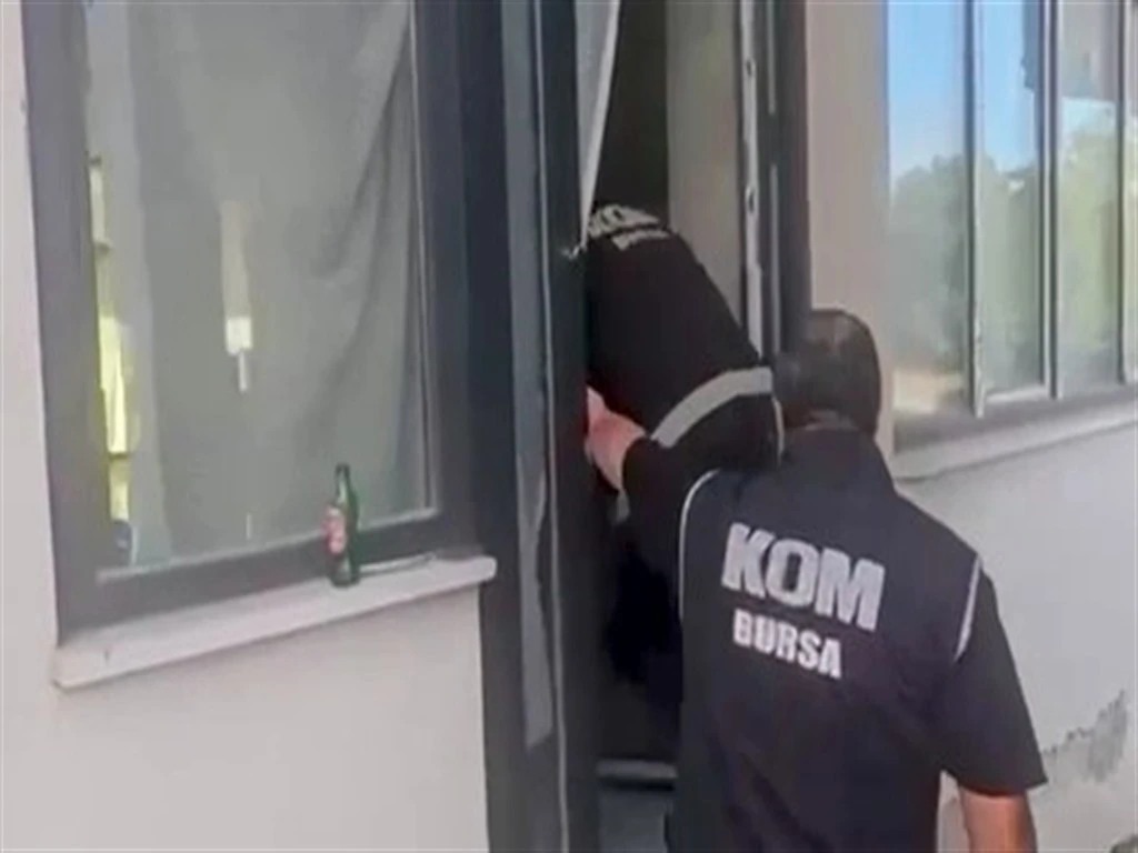 Bursa&rsquo;da 5,3 milyon makaron ele ge&ccedil;irildi; 2 g&ouml;zaltı