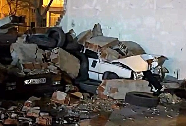 Bursa'da tam fırtına hayatı olumsuz etkiliyor