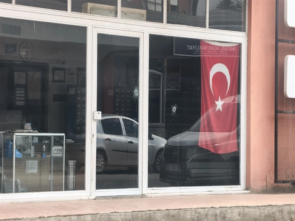Bursa'da gece saatlerinde iş yeri kurşunlandı