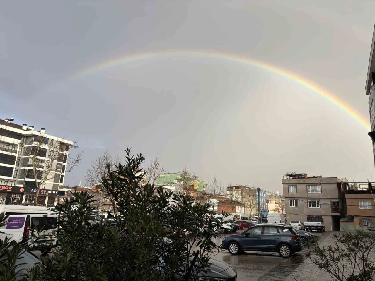 Bursa&rsquo;da g&ouml;kkuşağı hayran bıraktı