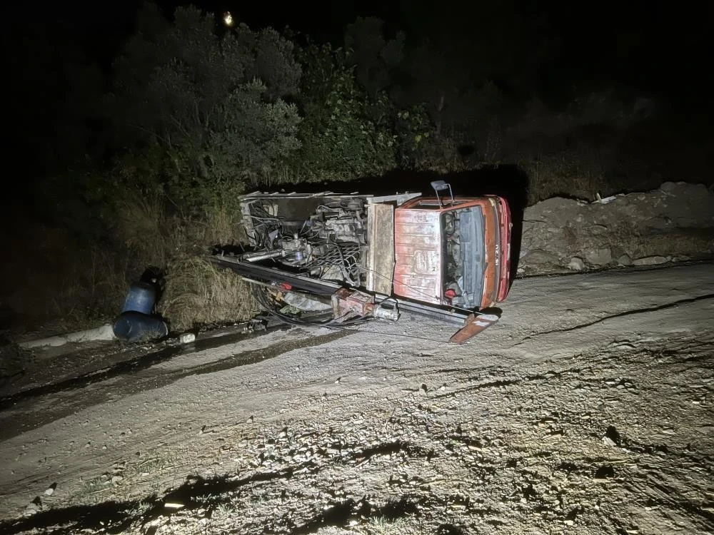 Bursa'da iş makinesi devrildi