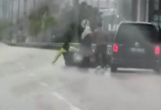 Bursa'da motokuryeye tekme-tokatlı saldırı