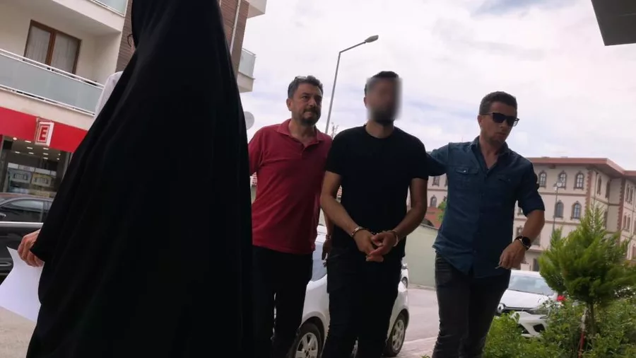 Bursa'da sokakta karşılaştığı eniştesini defalarca bı&ccedil;akladı