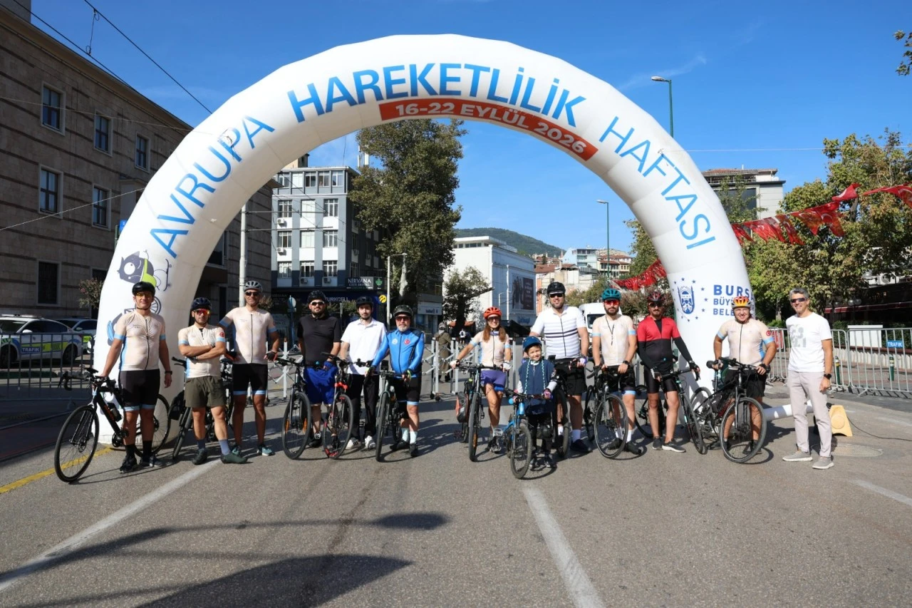 Bursa  Heykel Atat&uuml;rk Caddesi'nde 'Arabasız Bir G&uuml;n' 